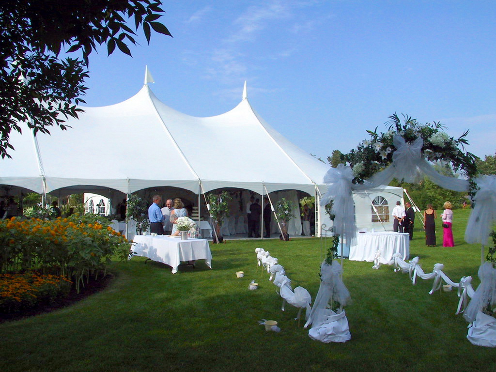 Peak Pole Party Tent and Wedding Tent, Chapiteaux Maska